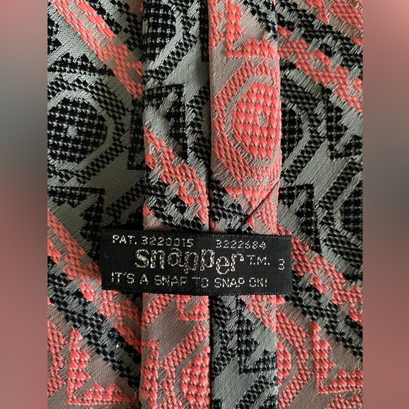 VINTAGE TIE | Snapper brand. Amazing pattern! - Picture 3 of 3